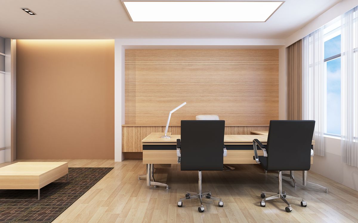 Escritório da RMR Inocencio com mesa de reunião